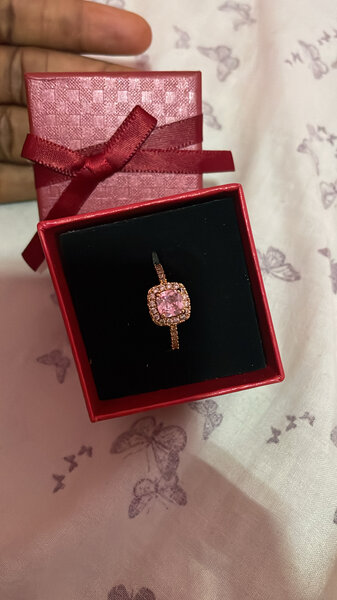 Bague en or rose avec saphir rose