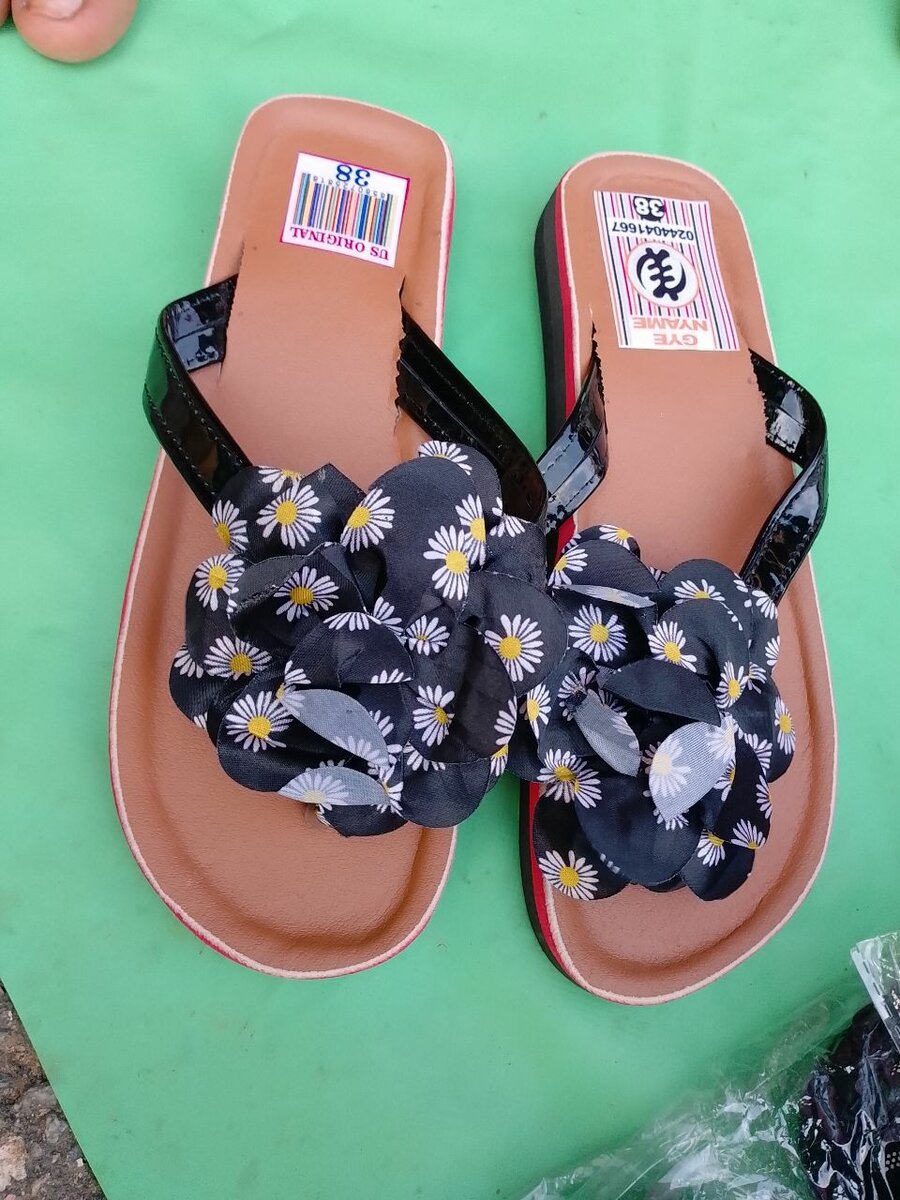 Sandales fleuries pour femmes