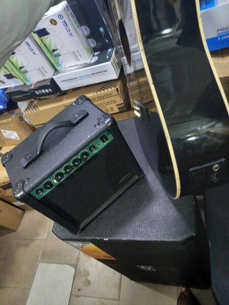 Compact Guitar Amplifier