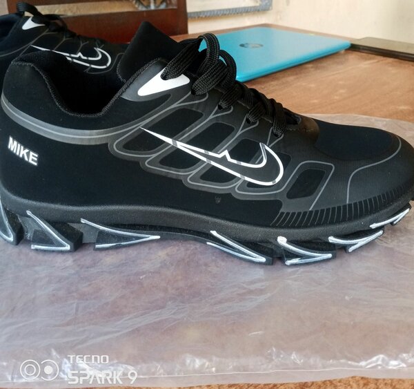 Baskets noires pour hommes