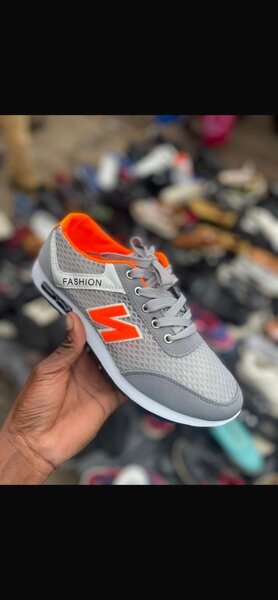 Baskets légères grises