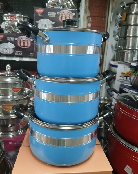 Ensemble de casseroles bleues