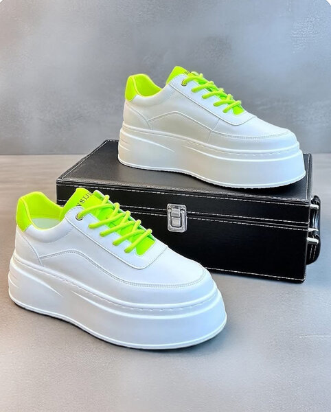 Baskets blancs et verts fluo