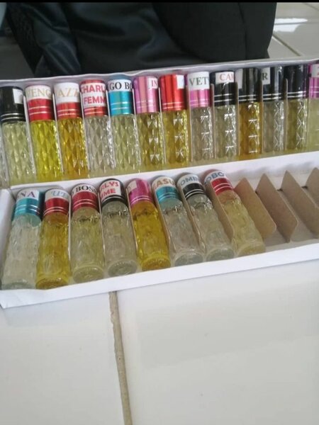 Parfums miniatures variés