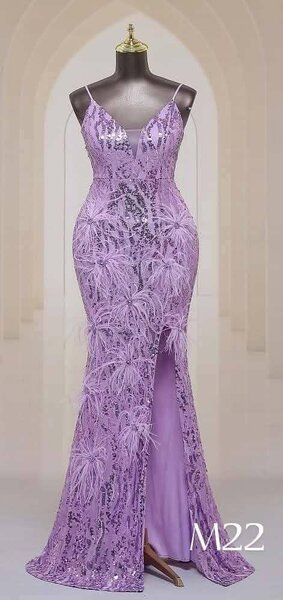 Robe en dentelle violette