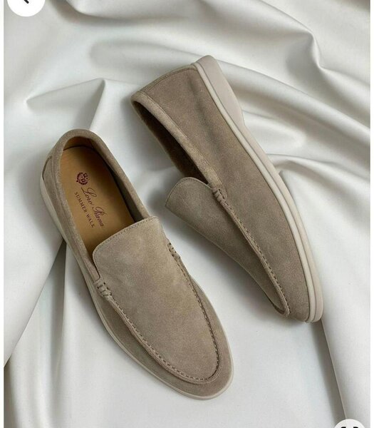 Mocassins en cuir beige élégants