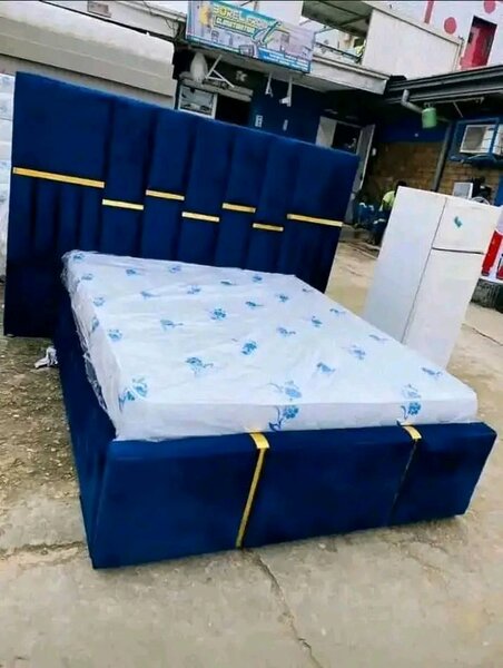 Lit rembourré en velours