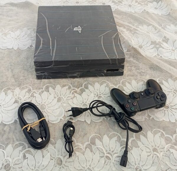 PS4 PRO CRAQUÉE AVEC 20 jeux