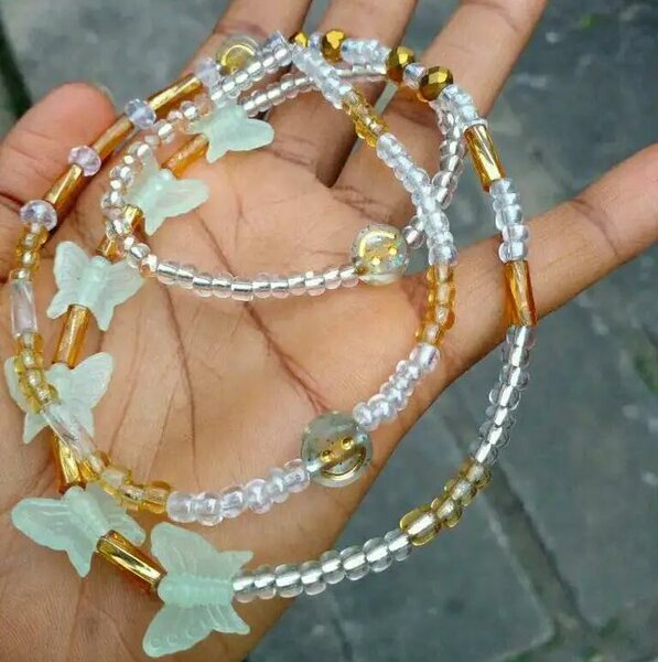 Couples chain and ankles