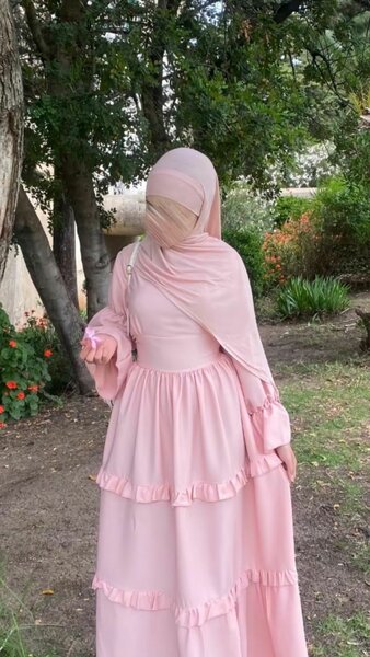Robes et Hijabs Roses Élégants pour Femme