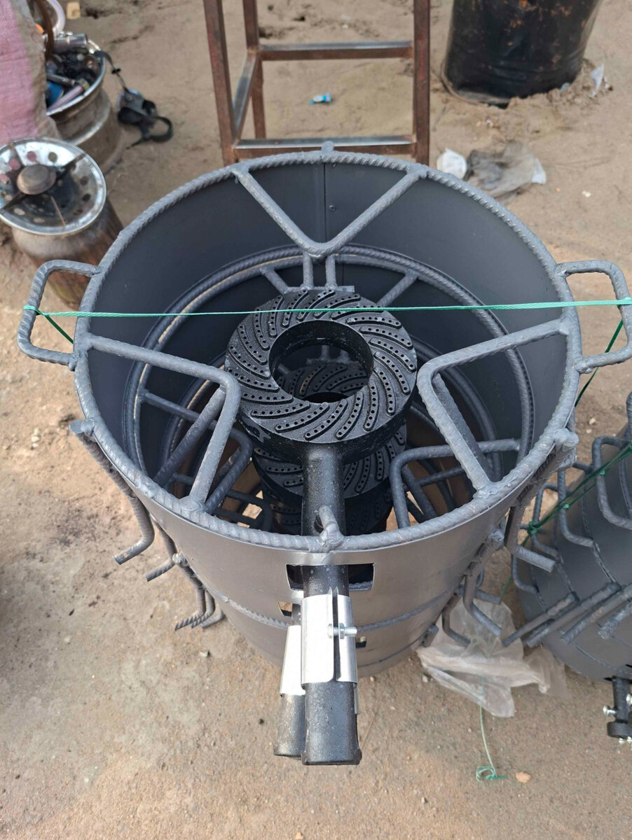 Cuiseur à charbon de bois industriel