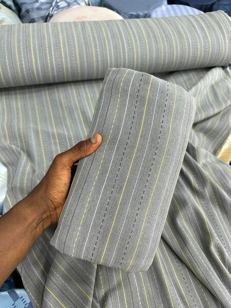 le tissu à rayures gris