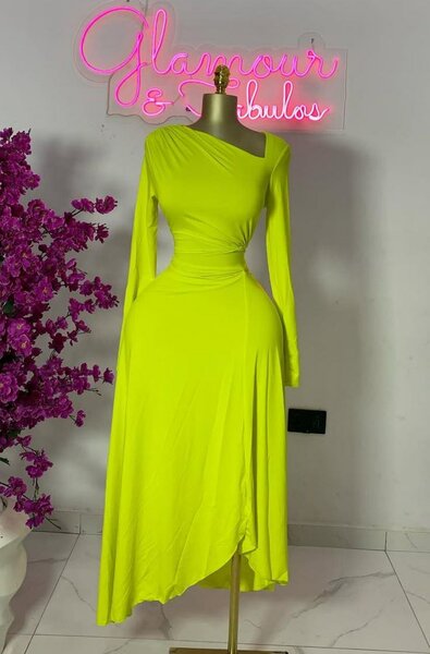 Robe verte asymétrique manches longues