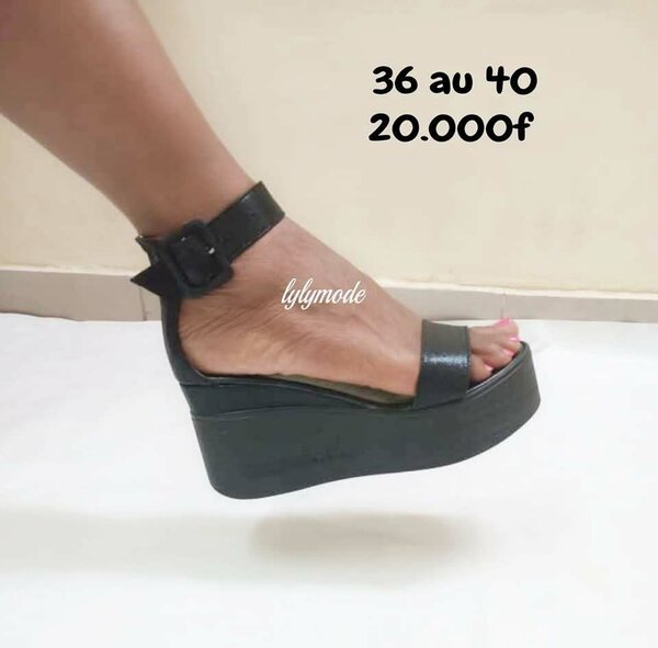 Sandales à plateformes noires