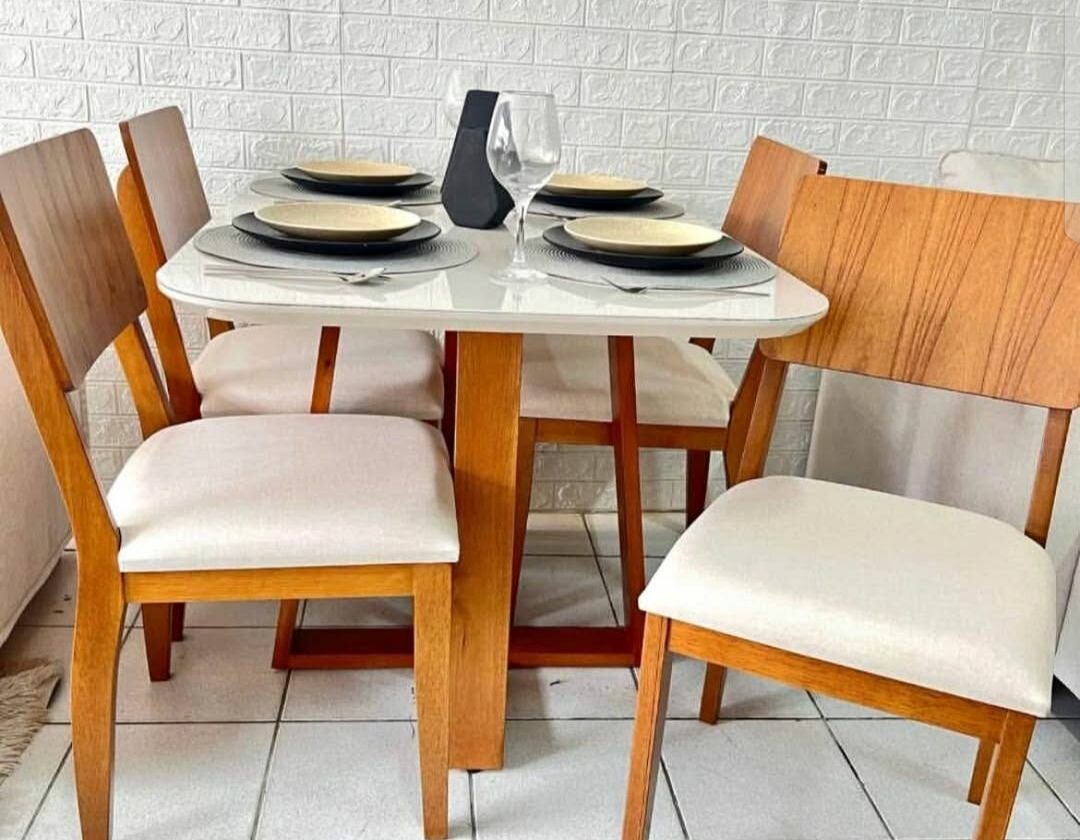 Table à manger en bois moderne