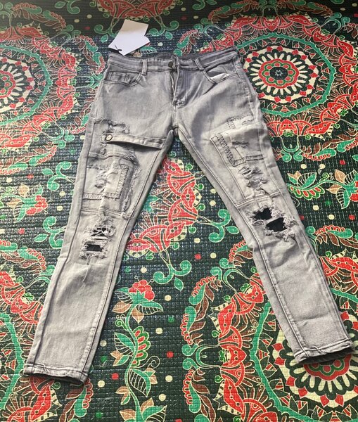 Jeans déchirés style urbain