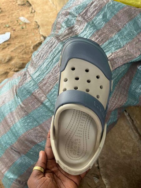 Chaussures Crocs confortables bleu gris