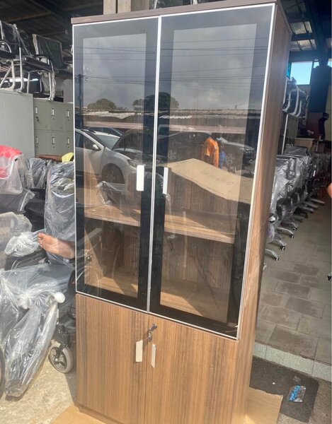 Vitrine en bois moderne