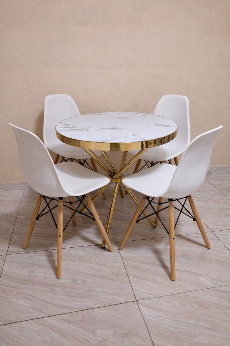 Table et chaises pour salle à manger