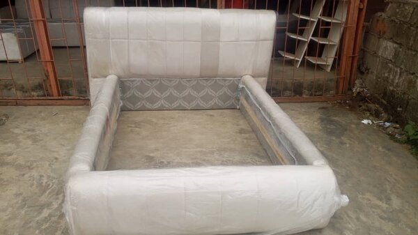 Cadre de lit rembourré moderne