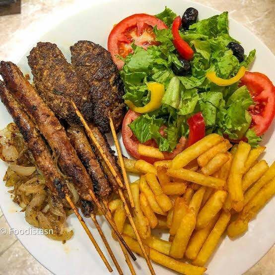 Frita au brochettes de bœuf