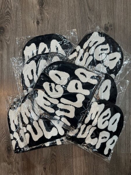 Bonnet graphique noir et blanc