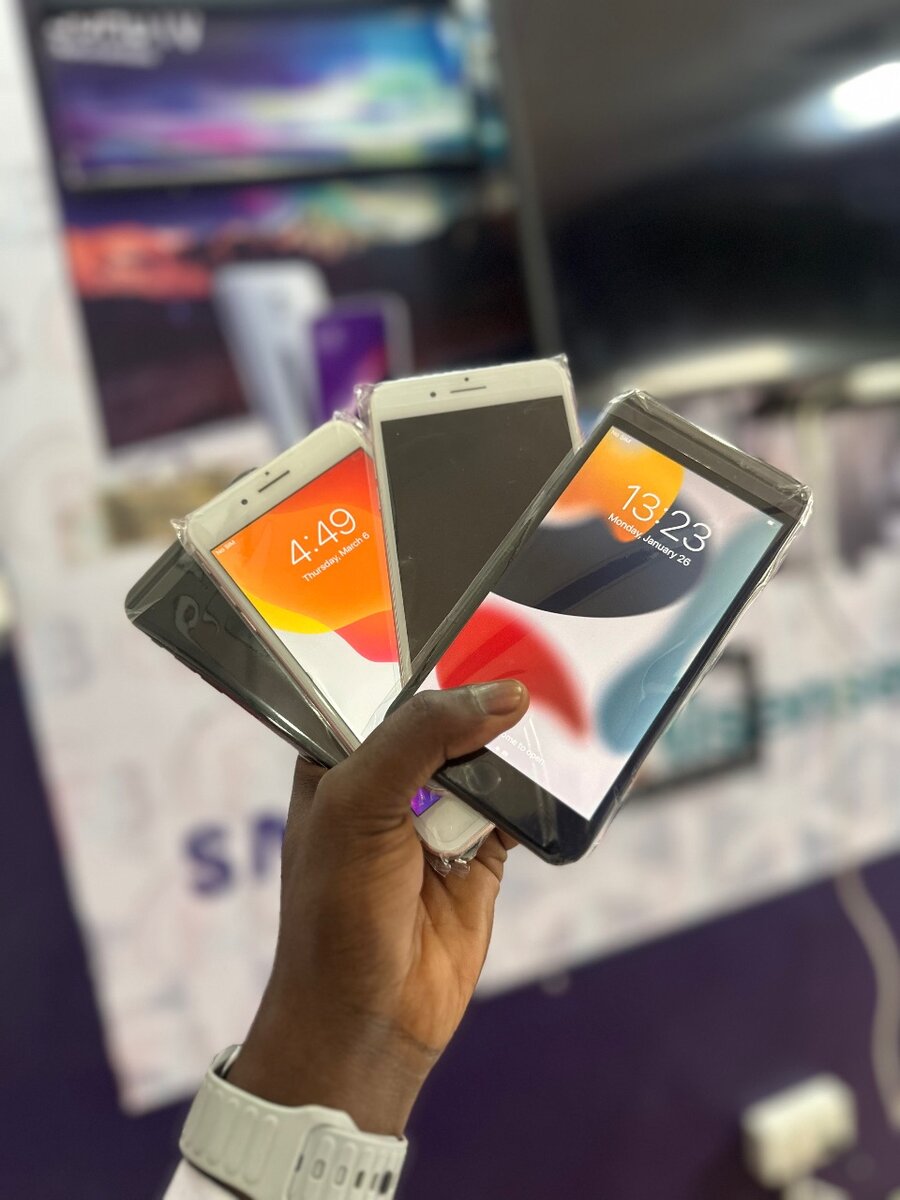 IPHONE 7PLUS NEARLY NEW AND NEAT