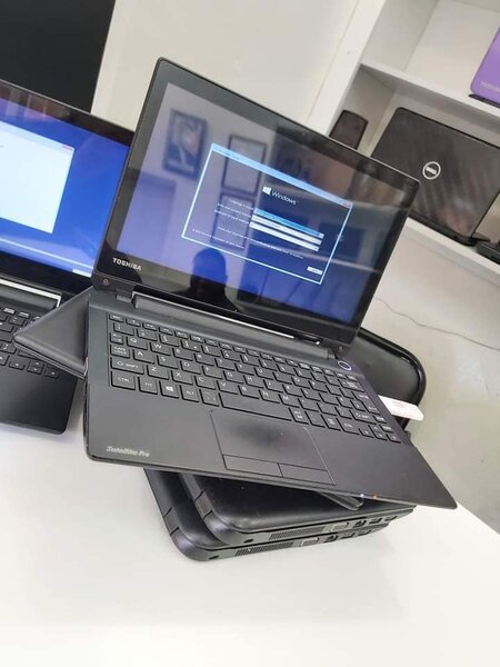 TOSHIBA TOUCH SCREEN MEDIUM SIZED LAPTOP