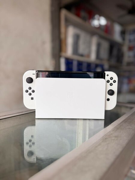 NINTENDO OLED avec 25 Jeux