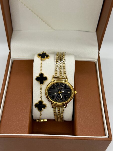 Montre luxe dorée avec bracelet interchangeable