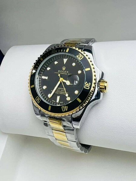 Montre de luxe disponible ici