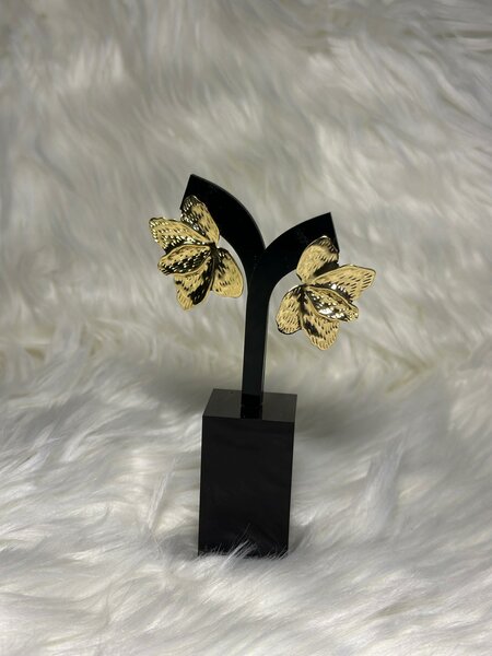 Boucles Papillon Dorées Élégantes