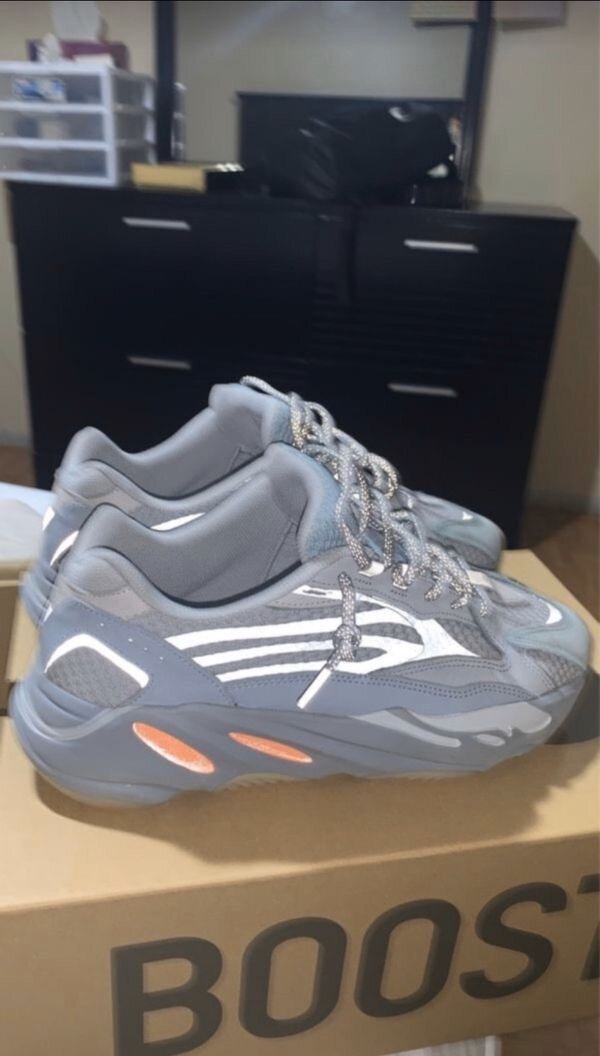 Sneakers yeezy grises