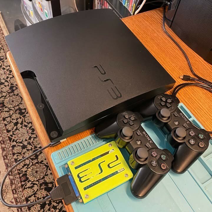 PS3 quasi neuve + 23 jeux et 2 manettes