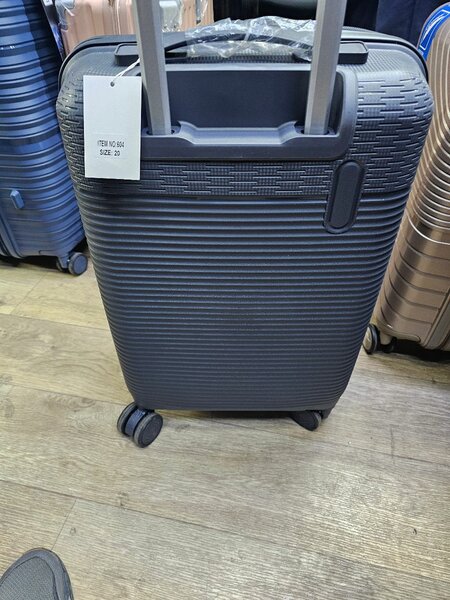 Чемодан дорожный