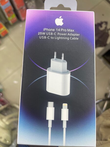 Chargeur iPhone 14 pro Max