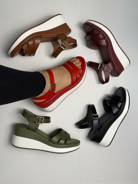 Sandales compensées modernes