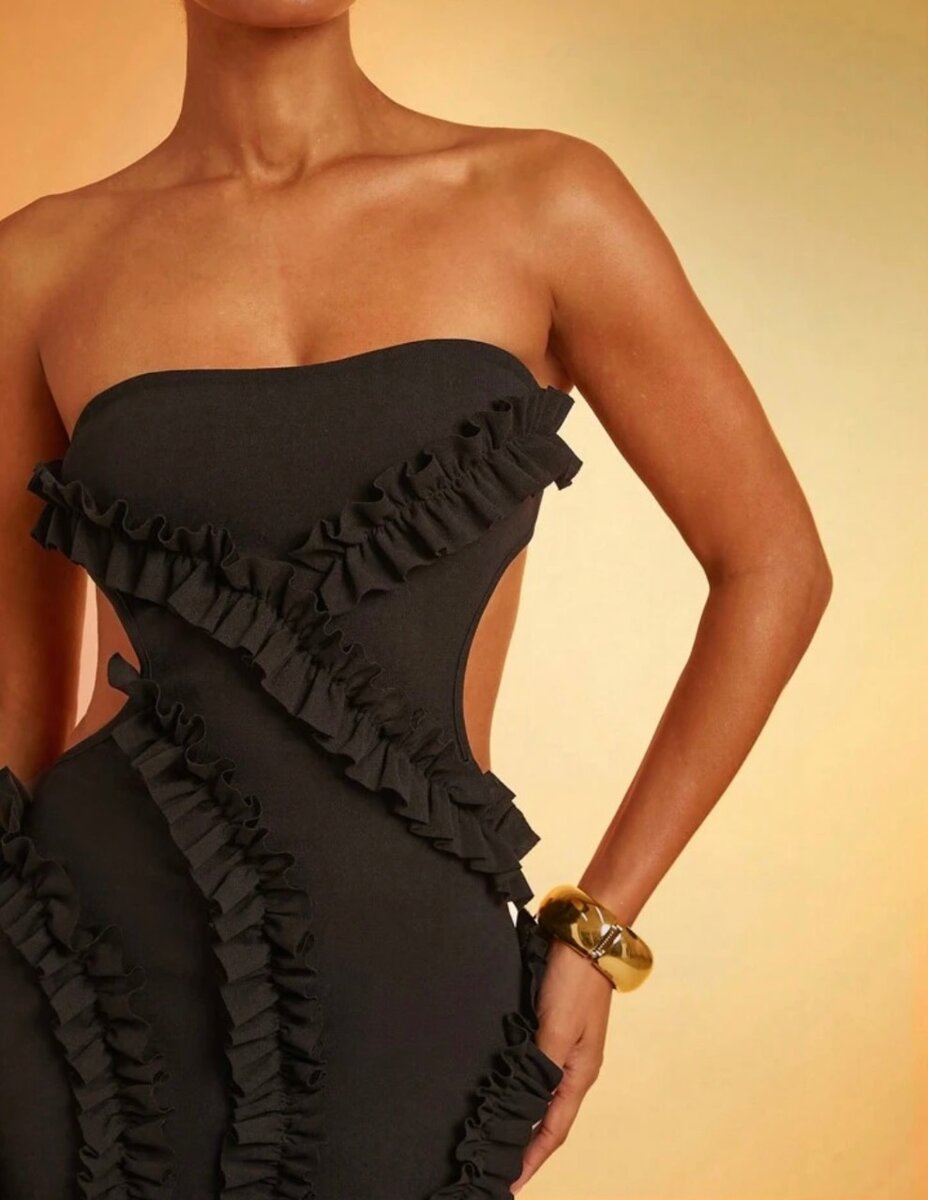 Robe noire à volants élégante