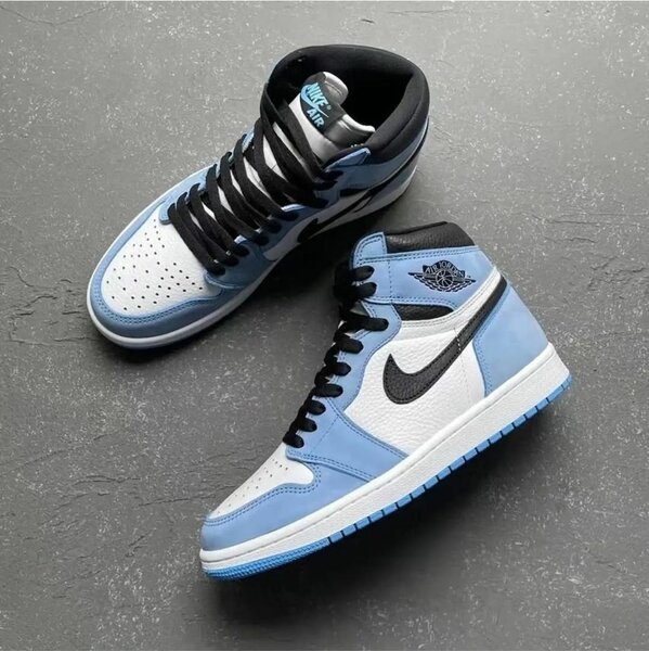 Air jordan one bleu et blanc