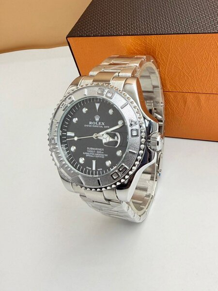 Montre de luxe en acier inoxydable