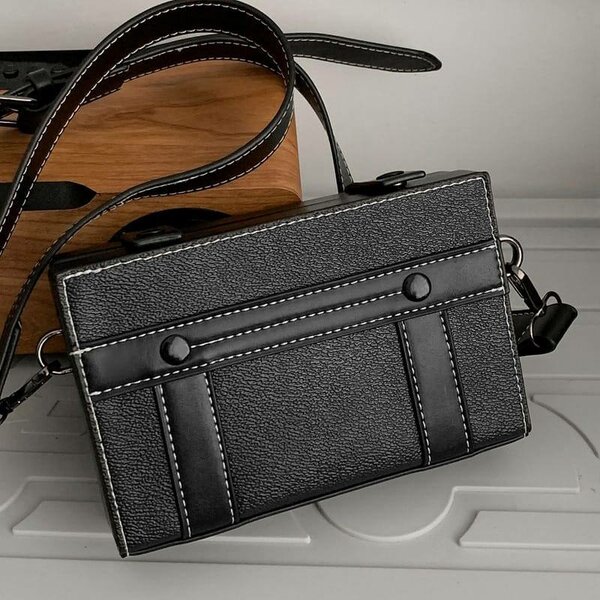 Sac bandoul noir en Cuir