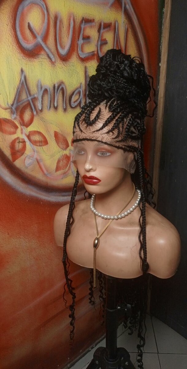 Perruque tressée noire Queen Annebole