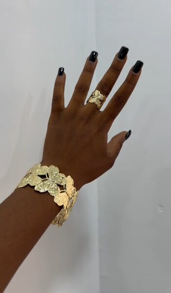 Bracelet et bague dorés fleur