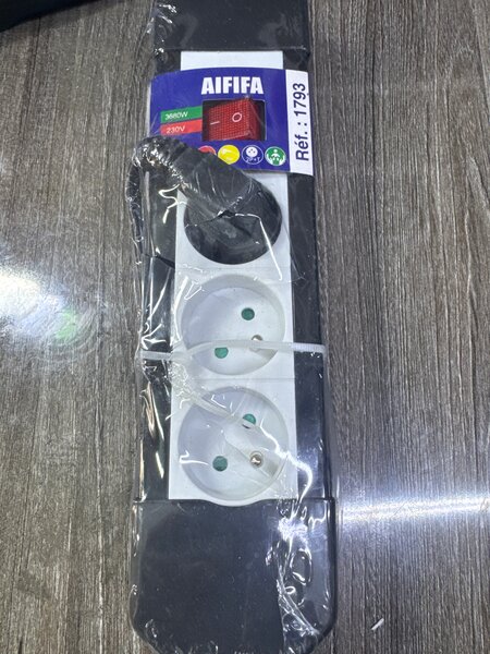 Multiprise de courant avec interrupteur