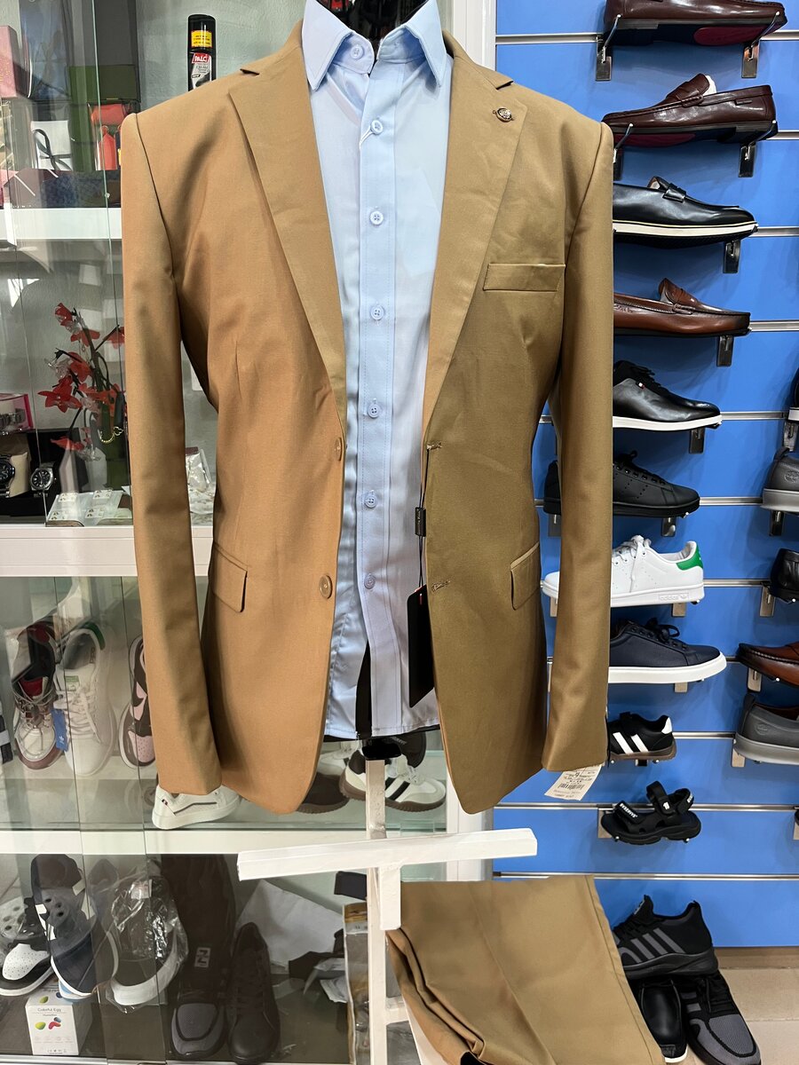 Costume élégant homme