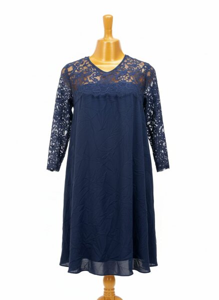 Robe en dentelle bleue élégante