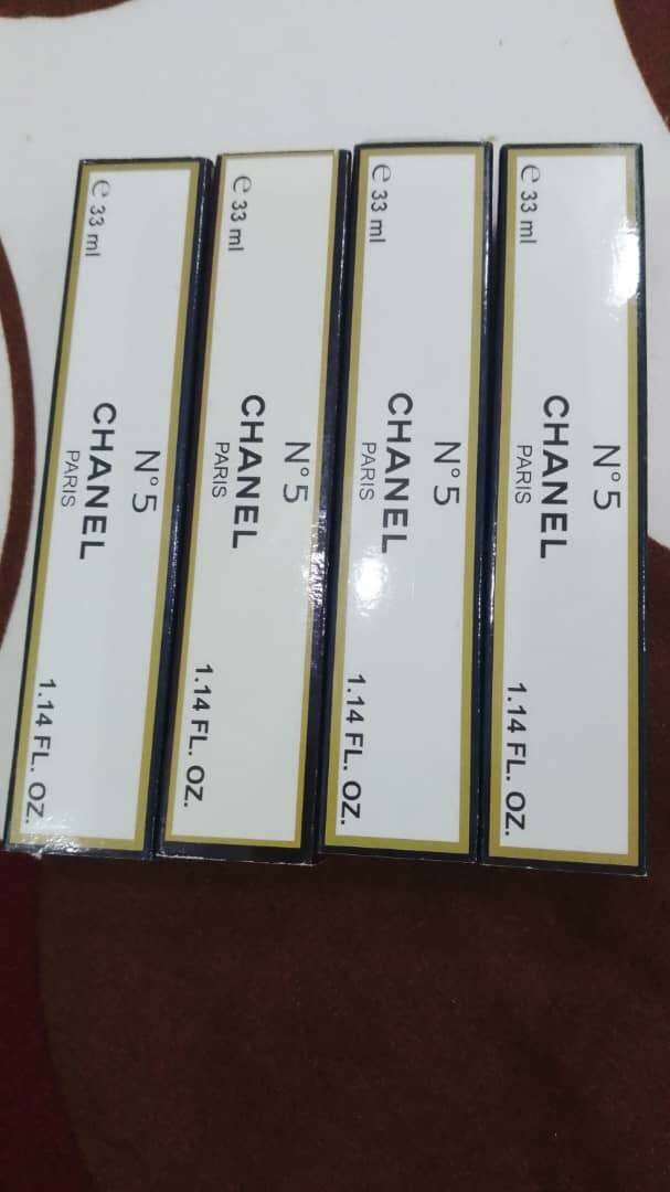 Parfums Miniatures Élégants