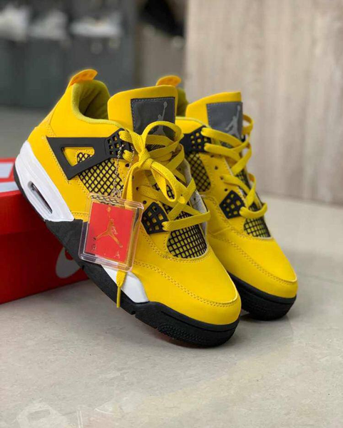 Sneakers Nike Air Jordan yellow