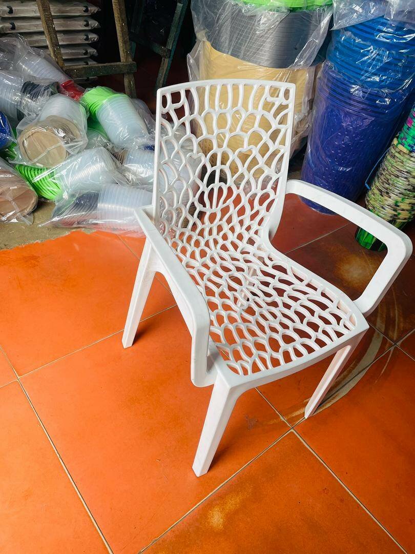 Chaise en plastique moderne