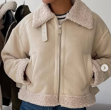 Бежевая дубленка